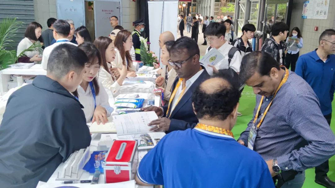 东南亚客户光临K8凯发技术展台征询污水处置